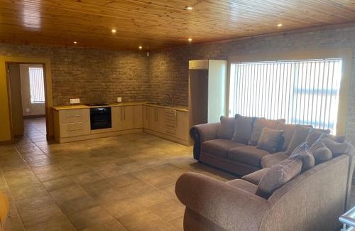 L'Agulhas House | Home away from home