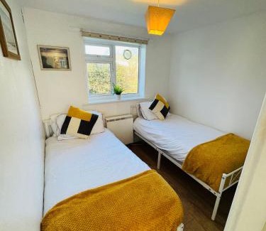Scurlage Ski Chalet | Home from home Family break in Gower