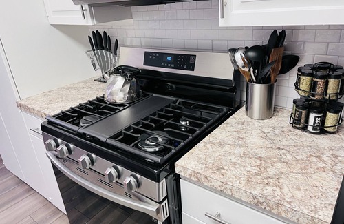 Berkley Square - Headway House | Home In Austin - Sleeps 24 - 10 Minutes To Downtown