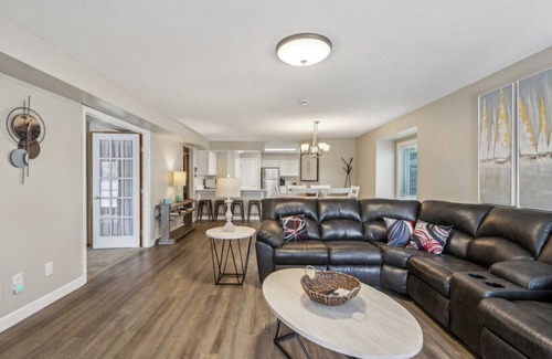 Lake Delton Apartment | Home Sweet Getaway - Perfect for Girl's Trips & Families