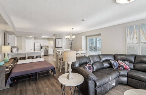 Lake Delton Apartment | Home Sweet Getaway - Perfect for Girl's Trips & Families