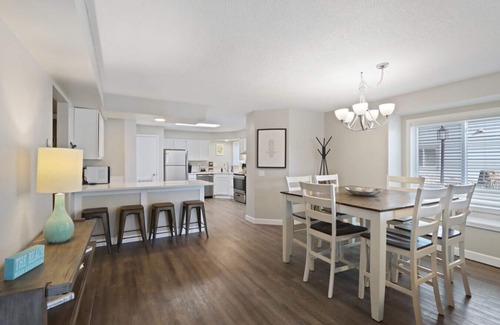 Lake Delton Apartment | Home Sweet Getaway - Perfect for Girl's Trips & Families