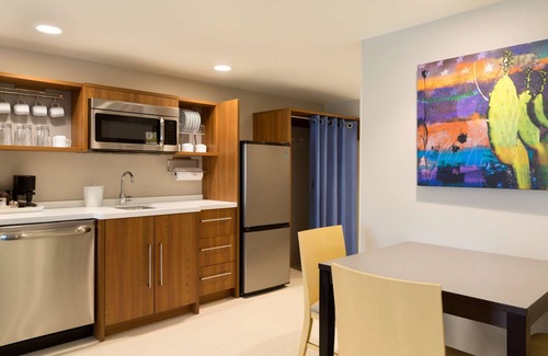 Glendale Sports and Entertainment District Hotel | Home2 Suites by Hilton Glendale - Westgate