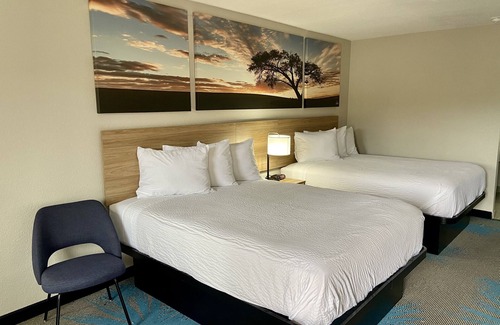Newnan Hotel | HomeLodge