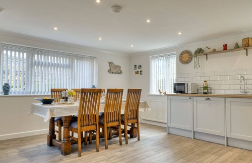 Bourton Cottage | Homely cottage located in a fabulous village - Augusta Cottage