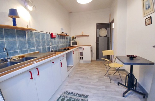 Montreuil House | Homerez - Comfortable house in Montreuil with a fenced garden