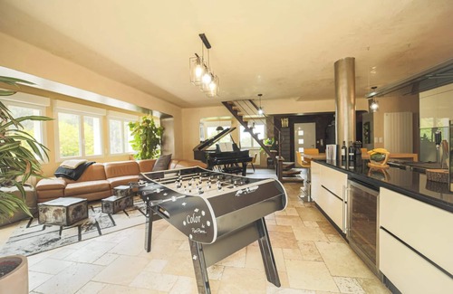 Aubagne Villa | Homerez - Elegant Villa with Pool in Aubagne - Jacuzzi Included