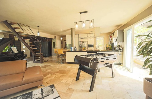 Aubagne Villa | Homerez - Elegant Villa with Pool in Aubagne - Jacuzzi Included