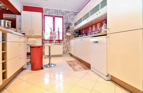 Eyragues Villa | Homerez - Enchanting Villa with Private Pool in Eyragues