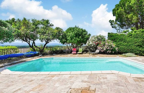 Eyragues Villa | Homerez - Enchanting Villa with Private Pool in Eyragues