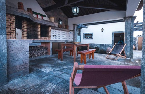 Ponta Delgada Villa | Homerez - Spacious villa for 6 ppl. with swimming-pool at Mosteiros