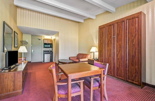 Rocky Hill Hotel | HomeSpring Inn & Studios