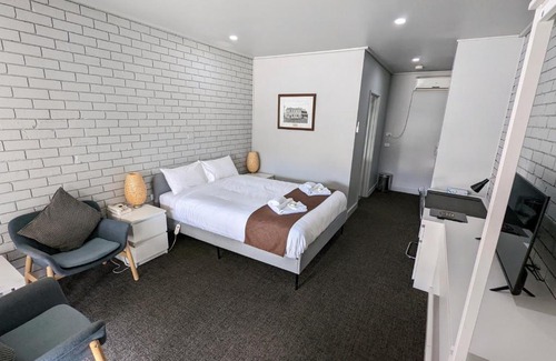 Golden Square Hotel | Homestead Motor Inn & Apartments