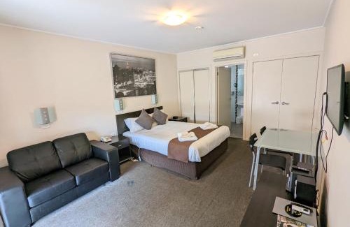Golden Square Hotel | Homestead Motor Inn & Apartments