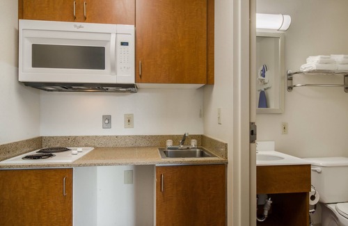 Sulphur Hotel | HomeTowne Studios by Red Roof Lake Charles - Sulphur