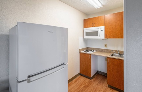 Spokane Valley Hotel | HomeTowne Studios by Red Roof Spokane - Valley