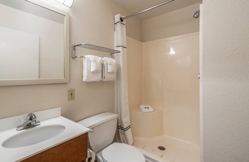 Spokane Valley Hotel | HomeTowne Studios by Red Roof Spokane - Valley