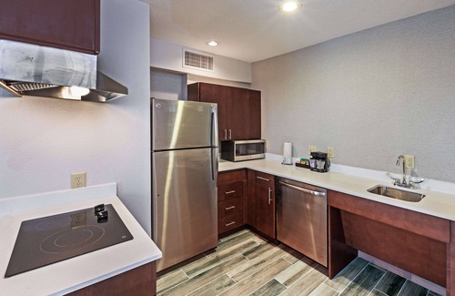 Greensboro Hotel | Homewood Suites by Hilton Greensboro