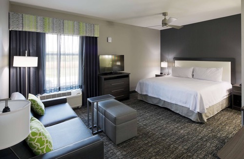 Topeka Hotel | Homewood Suites by Hilton Topeka