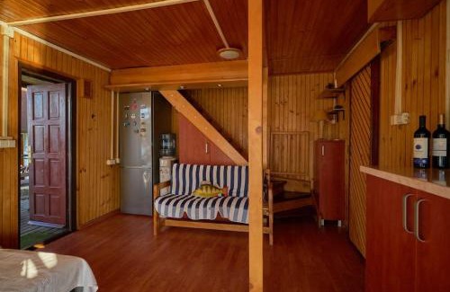 Cukarica Boat Rental | Homey house boat, great location