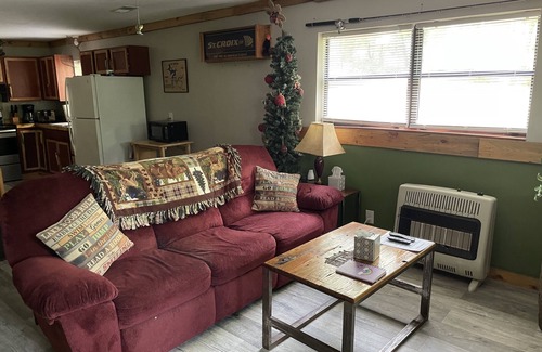 Farmers Cabin | Honeymoon and relax near Cave Run Lake at the Musky Hideaway Cabin