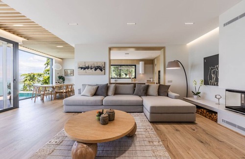 Shkoder Villa | Horizon Villa: Luxurious Lakefront Retreat