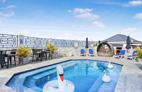 St.Bran's Burg Hotel | Hospitality Expert BTS 4 - Pool Beach & Bar
