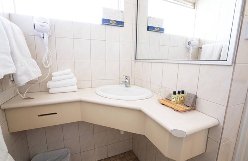 Geraldton Hotel | Hospitality Geraldton, SureStay Collection by Best Western