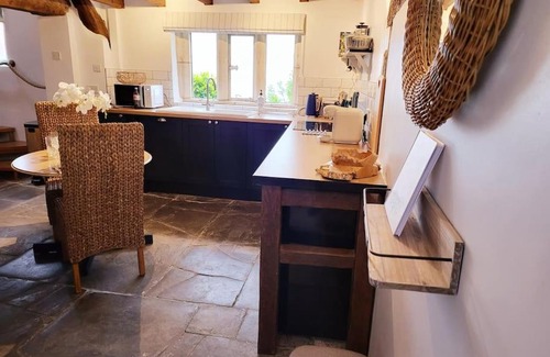 Bretforton Apartment | Host & Stay - Gwenelin Cottage