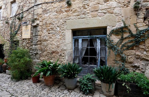 Peratallada Hotel | Hostal Blau
