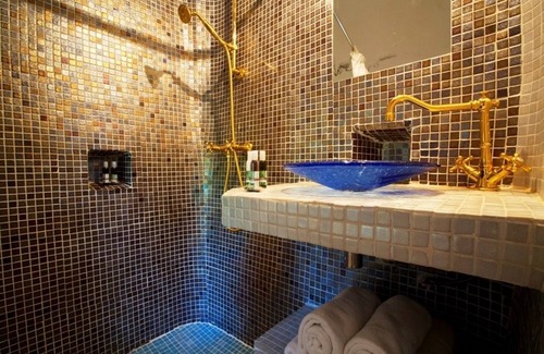 Collias Hotel | Hostellerie Le Castellas