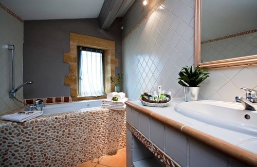 Collias Hotel | Hostellerie Le Castellas