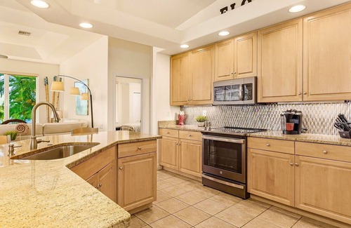 Pelican House | HOT SALE Beautiful Villa Lake View Heated Pool, Spa & Kayak’s🐠 Simply Wonderful!