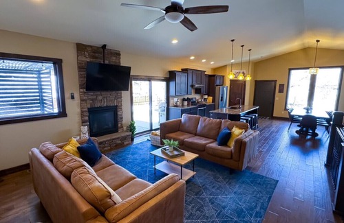 Spearfish House | Hot Tub | Arcades | Bunk Room | Peaceful Retreat!
