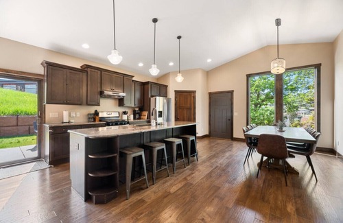 Spearfish House | Hot Tub | Arcades | Bunk Room | Peaceful Retreat!