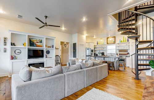 Port Bolivar Cottage | Hot Tub! | Beach View | King Beds | Nov Specials