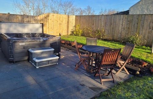 Stewarton Apartment | Hot Tub Cottage in Ayrshire