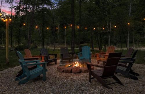 Berkeley Springs House | Hot Tub, Firepit, Grill, Wifi near Golf & Hiking