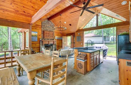 Cape Royale House | Hot Tub Luxe Lake Livingston Cabin in Cape Royale