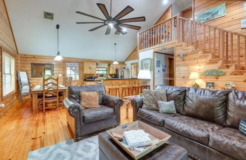 Cape Royale House | Hot Tub Luxe Lake Livingston Cabin in Cape Royale