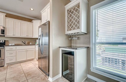 Crystal Beach Cottage | Hot Tub! | Pets | Game Room | August Specials!