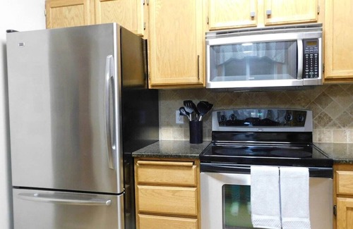 Spokane House | Hot tub! Sleeps 8-11 Upscale Area