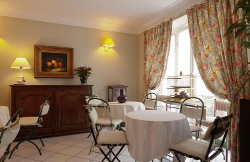 Les Halles Hotel | Hotel Agora