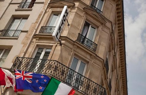 Les Halles Hotel | Hotel Agora