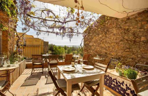 Palau-Saverdera Hotel | Hotel Boutique Niu de Sol - Designed for Adults