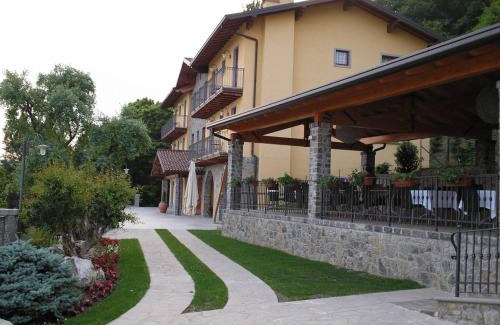 Almenno San Bartolomeo Hotel | Hotel Camoretti