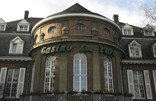 Kamp Lintfort Hotel | Hotel Casino im Park