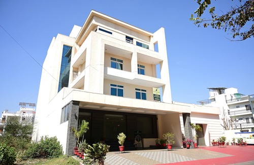 Indira Nagar Hotel | Hotel Cheer Inn