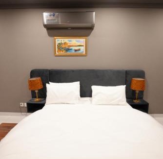 Fatehjang Hotel | Hotel Crossroads
