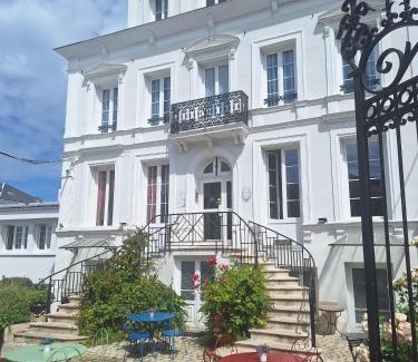Saint-Martin-du-Littoral Hotel | Hotel de Charme La Bonne Adresse - Logis hotels